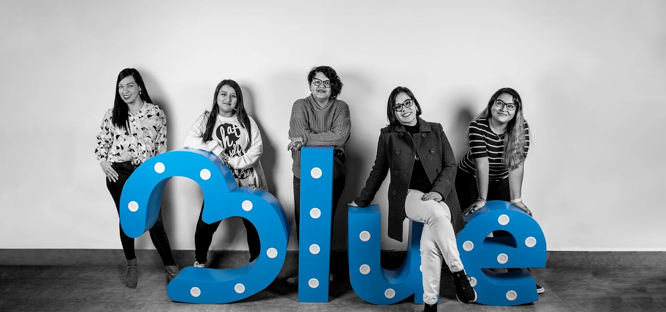 Equipo de Blue Comunicadores en la Casa Blue de Miraflores