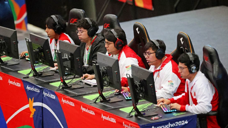 Global Esports Tour Lima 2025 en arena con público y pantallas LED